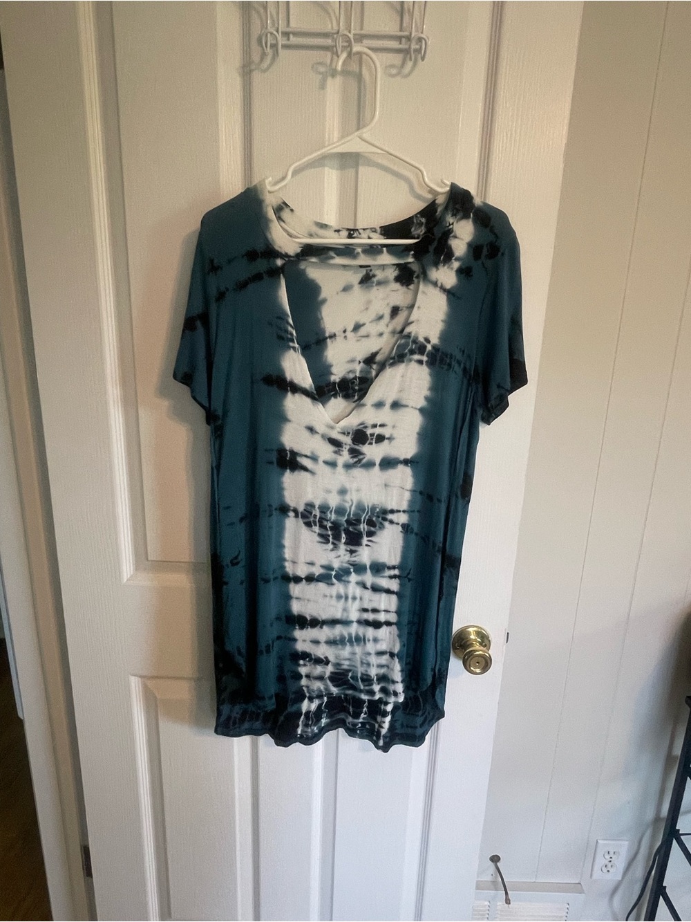 V-Neck Tie-Dye Short Sleeve Tee - turquiose & White